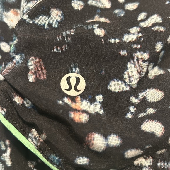 Lululemon reversible short - Picture 2 of 5